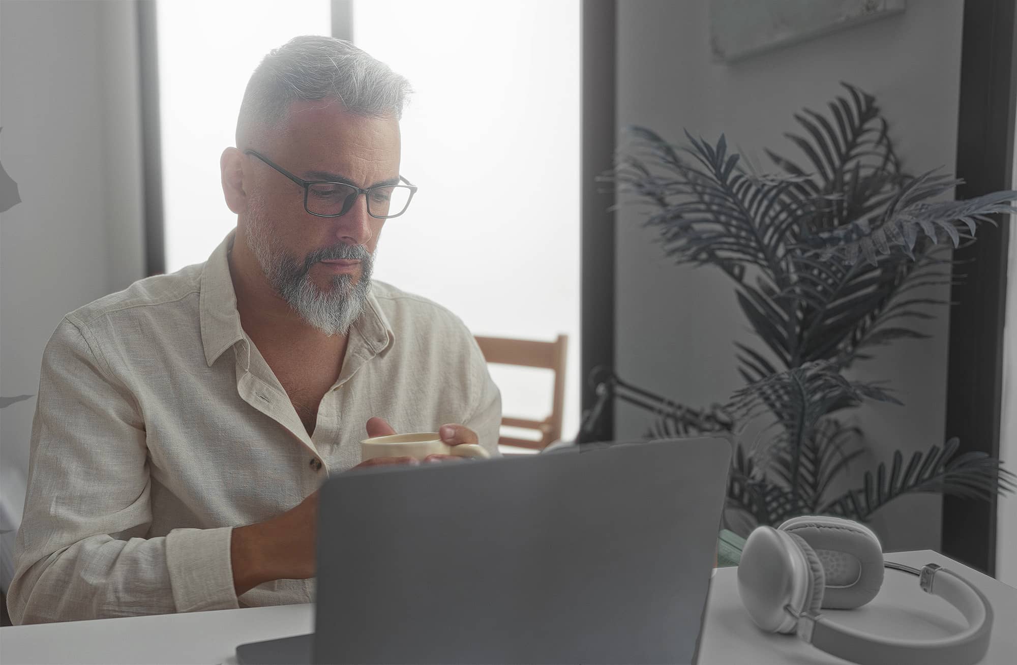 Currency specialist at work
